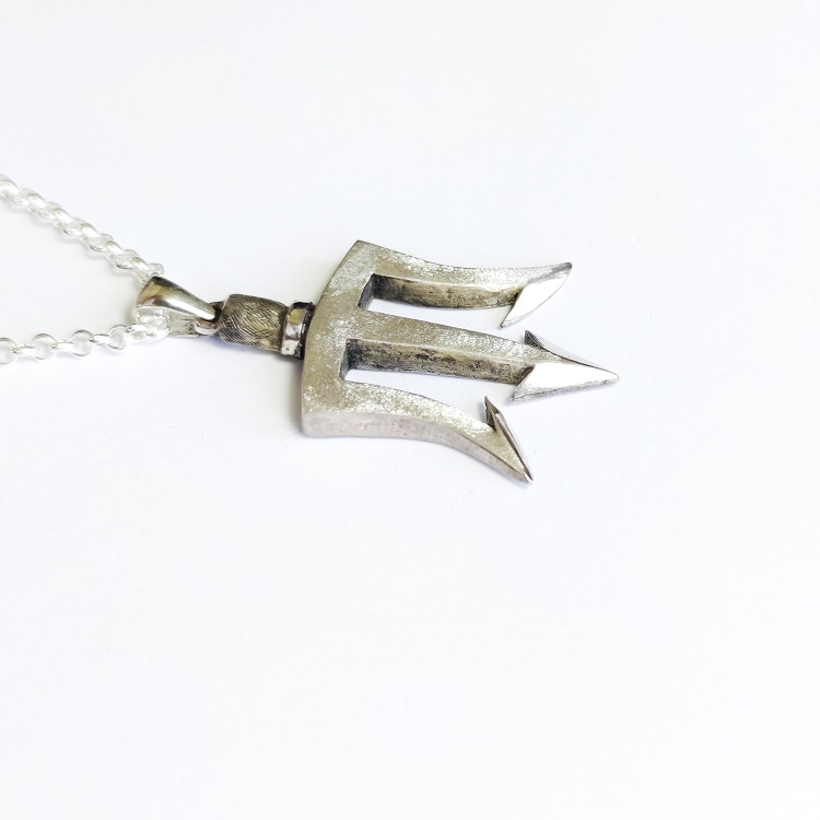 trident-necklace