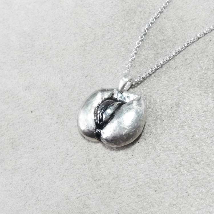pussy necklace