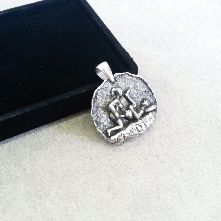 pegging pendant