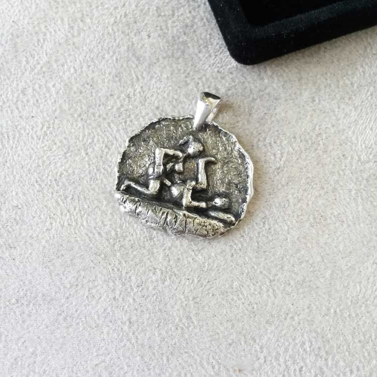 pegging pendant