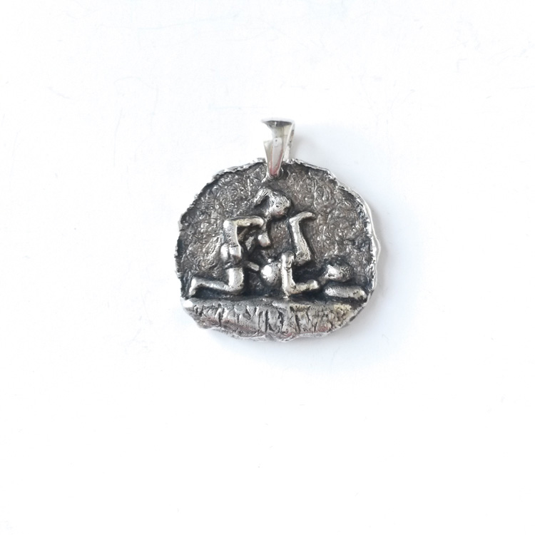 pegging pendant