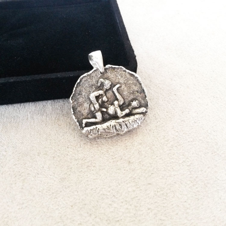 pegging pendant