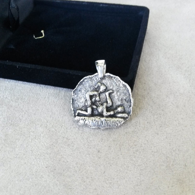 pegging pendant