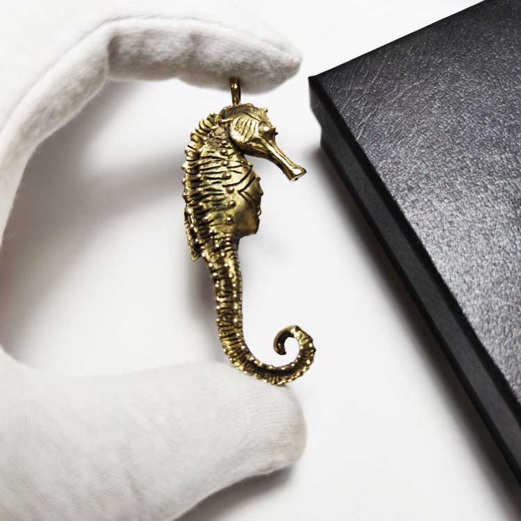 sea horse pendant