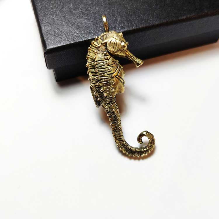 sea horse pendant