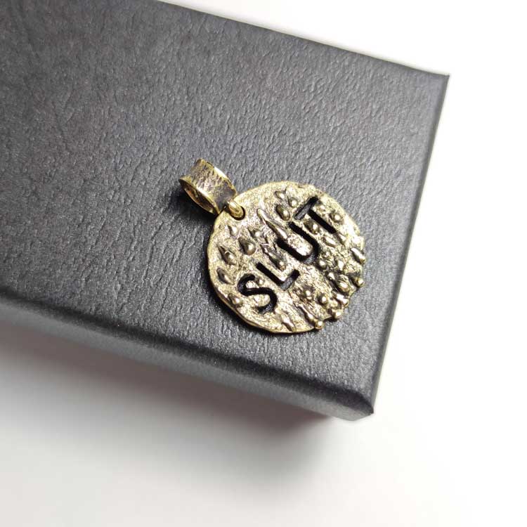 slut pendant